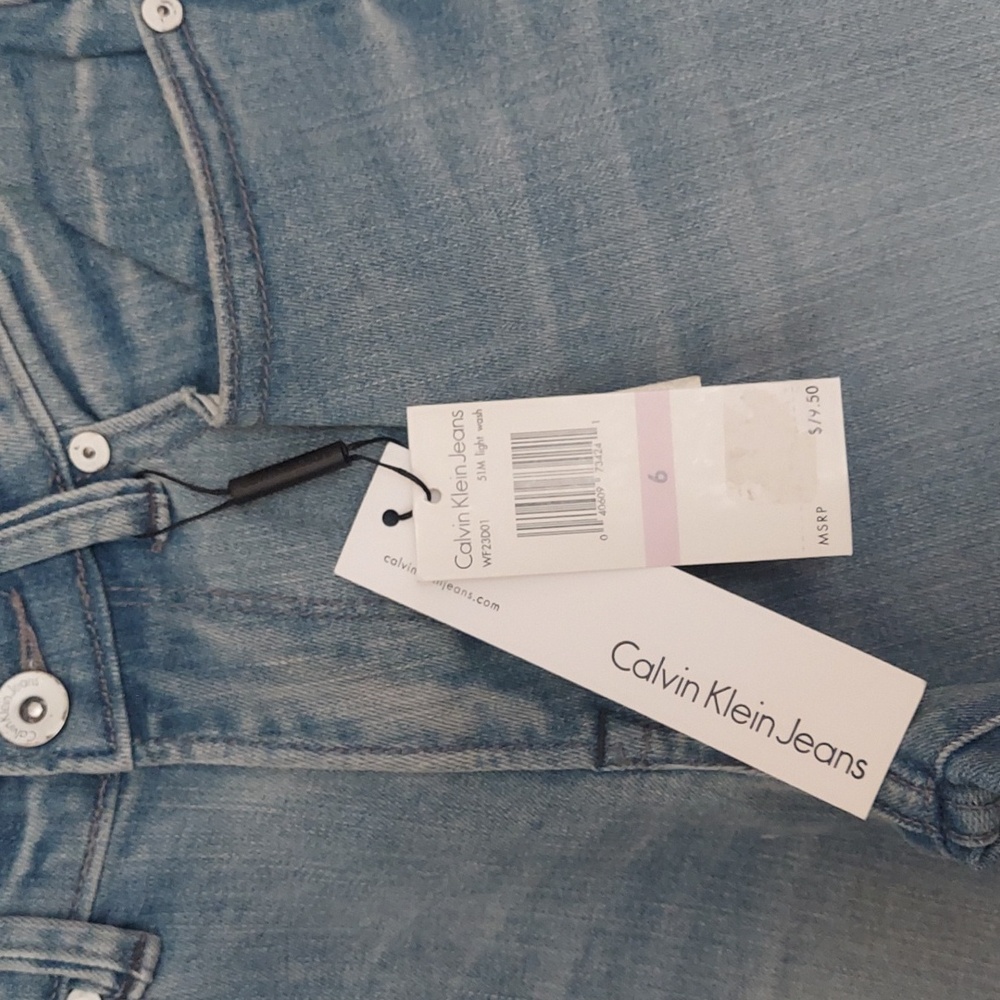 Calvin Klein Women's Light Blue Cropped Jeans. Size 6 - Picture 2 of 8